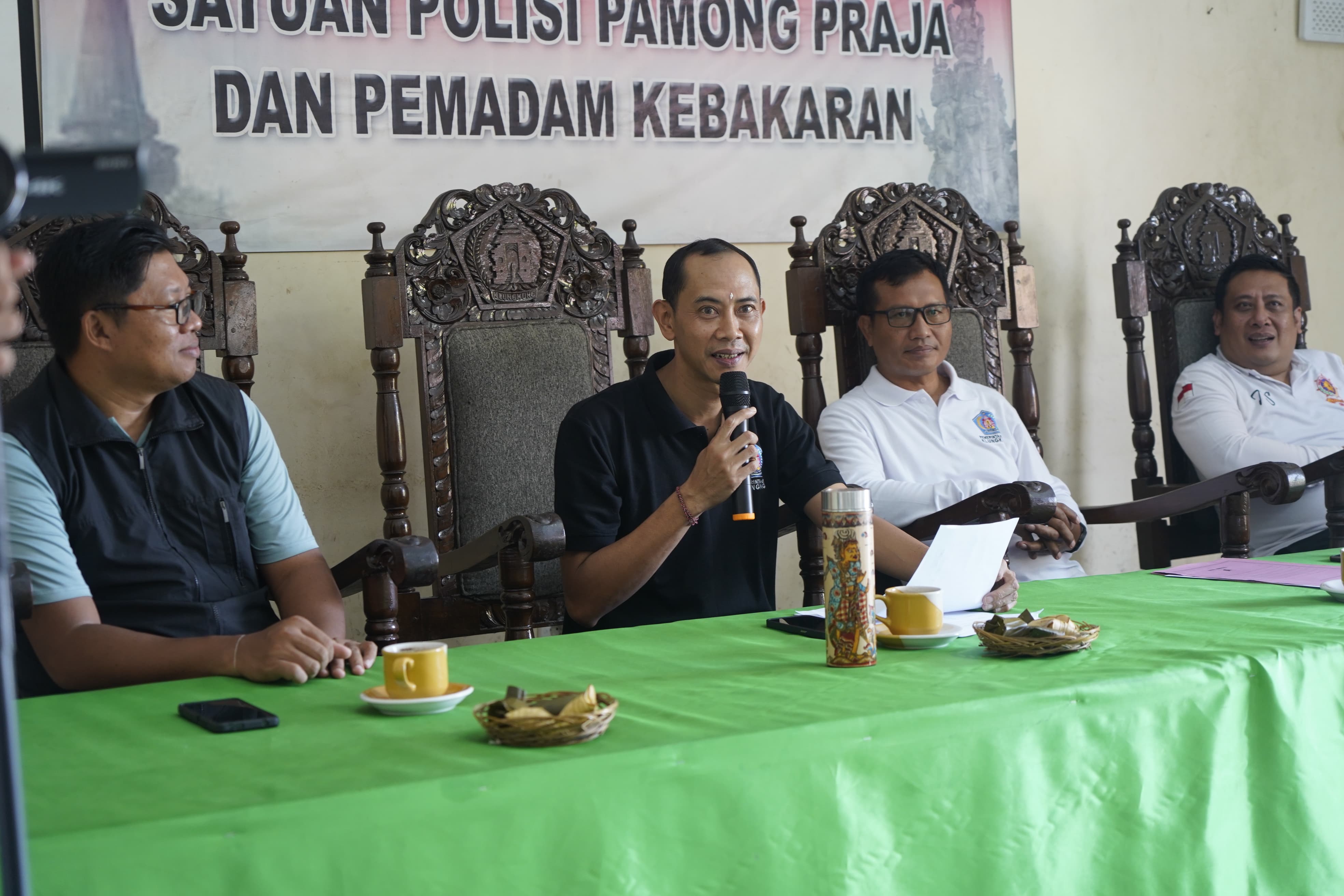 KLUNGKUNG, BALINEWS.ID – Wakil Bupati Klungkung, Tjokorda Gde Surya Putra, memberikan pembekalan kepada 14 personel Satuan Polisi Pamong Praja (Satpol PP) yang…