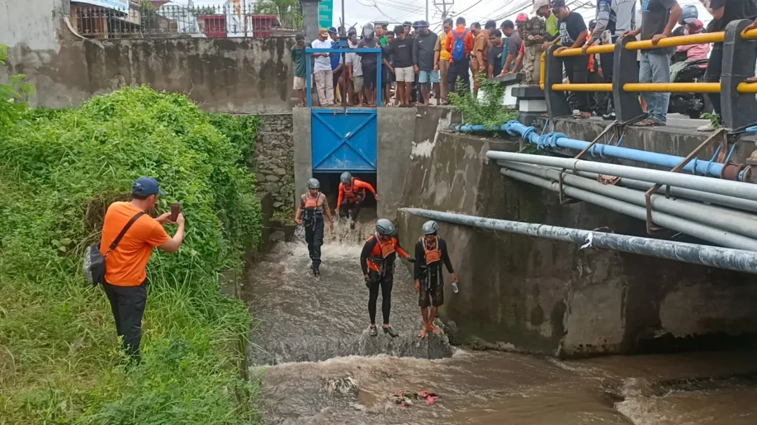 BULELENG, BALINEWS.ID - Made Serina (59), korban kecelakaan lalu lintas yang terjatuh dan hanyut ke saluran air di Dusun Galiran, Desa Bakti Seraga, Kabupaten …