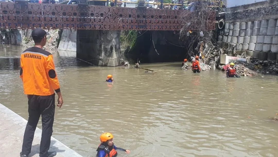 DENPASAR, BALINEWS.ID - Seorang pria bernama Surya Fajar Irawan (37) beralamat di Kesiman, Denpasar Timur, dilaporkan terseret arus saat memancing di aliran Tu…