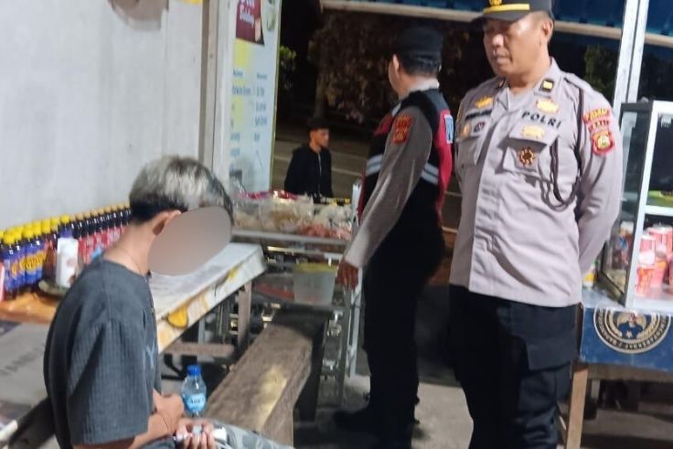 BADUNG, BALINEWS.ID – Diduga akibat tekanan emosional dan masalah asmara, seorang pria muda nyaris mengakhiri hidupnya di Jembatan Tukad Bangkung, Desa Pelaga,…