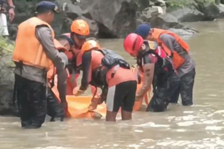 TABANAN, BALINEWS.ID – Proses pencarian ibu dan anak korban terseret air bah di Banjar Kuwum Ancak, Desa Kuwum, Kecamatan Marga, Kabupaten Tabanan akhirnya mem…