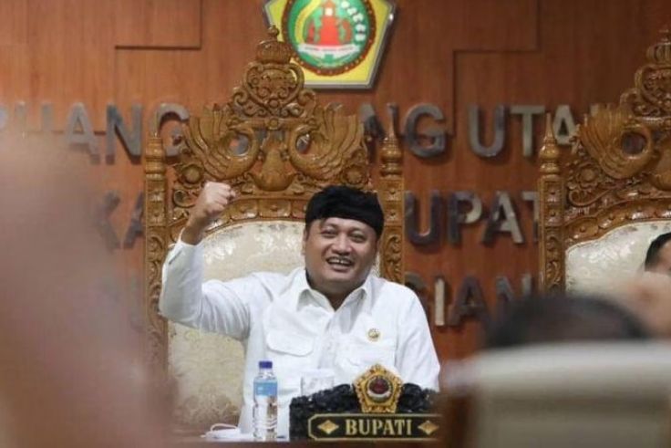 DENPASAR, BALINEWS.ID – Ketua DPC PDI Perjuangan Kabupaten Gianyar, I Made Agus Mahayastra, meraih penghargaan kehormatan “Leit Star” dalam ajang Rapat Kerja N…