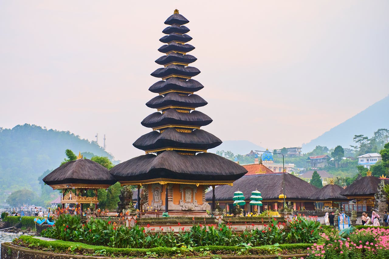 DENPASAR, BALINEWS.ID - Pemerintah pusat dan Provinsi Bali memperkuat pengawasan investasi asing di Pulau Dewata dengan menetapkan sejumlah aturan baru, termas…