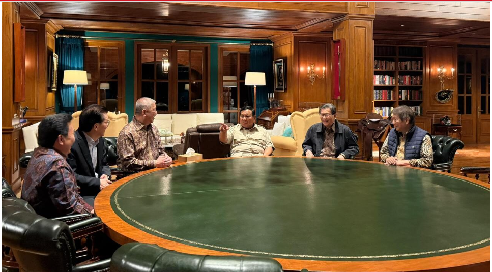 NASIONAL, BALINEWS.ID - Presiden Prabowo Subianto menerima audiensi lima pengusaha nasional di Padepokan Garudayaksa, Hambalang, Bogor, pada Selasa malam (10/2…