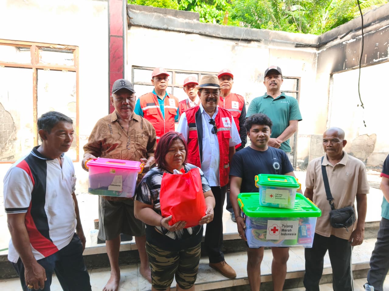 KLUNGKUNG, BALINEWS.ID — Palang Merah Indonesia (PMI) Kabupaten Klungkung menyalurkan bantuan kemanusiaan kepada warga Desa Gunaksa, Kecamatan Dawan, yang terd…