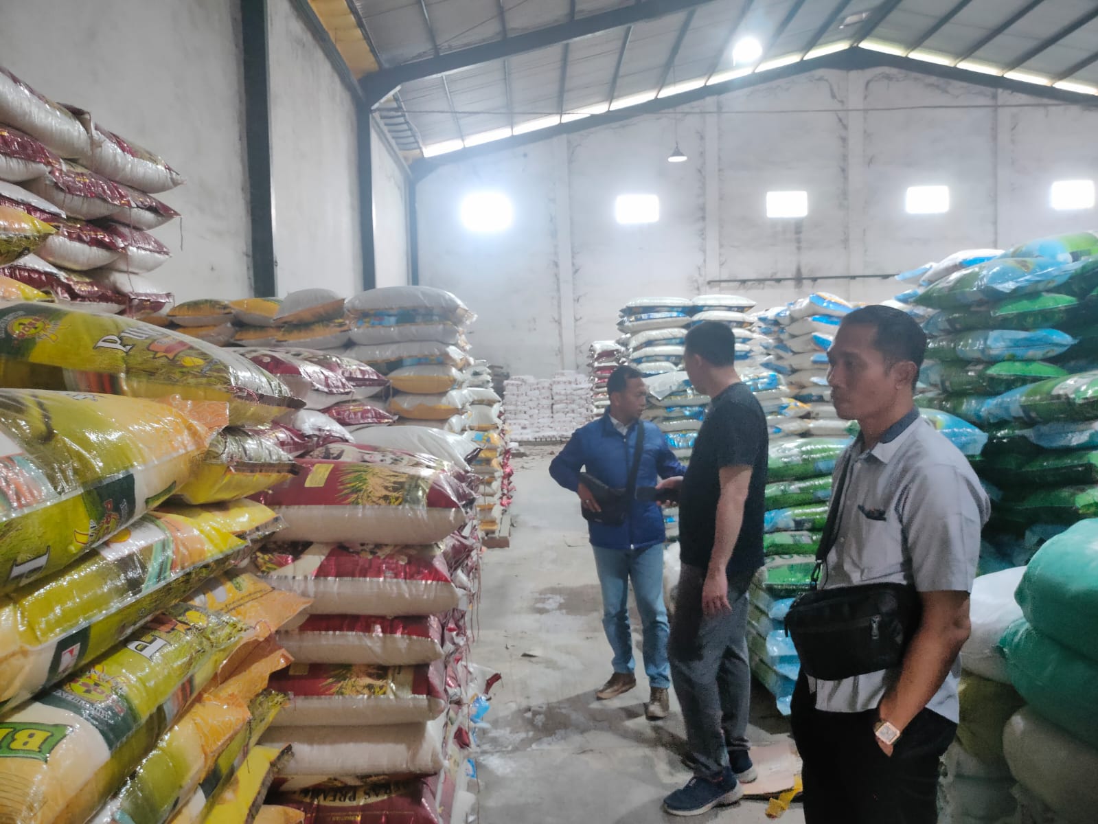 DENPASAR, BALINEWS.ID – Kepolisian Daerah Bali memperkuat koordinasi dengan pelaku usaha distribusi pangan guna memastikan ketersediaan bahan pokok penting (ba…