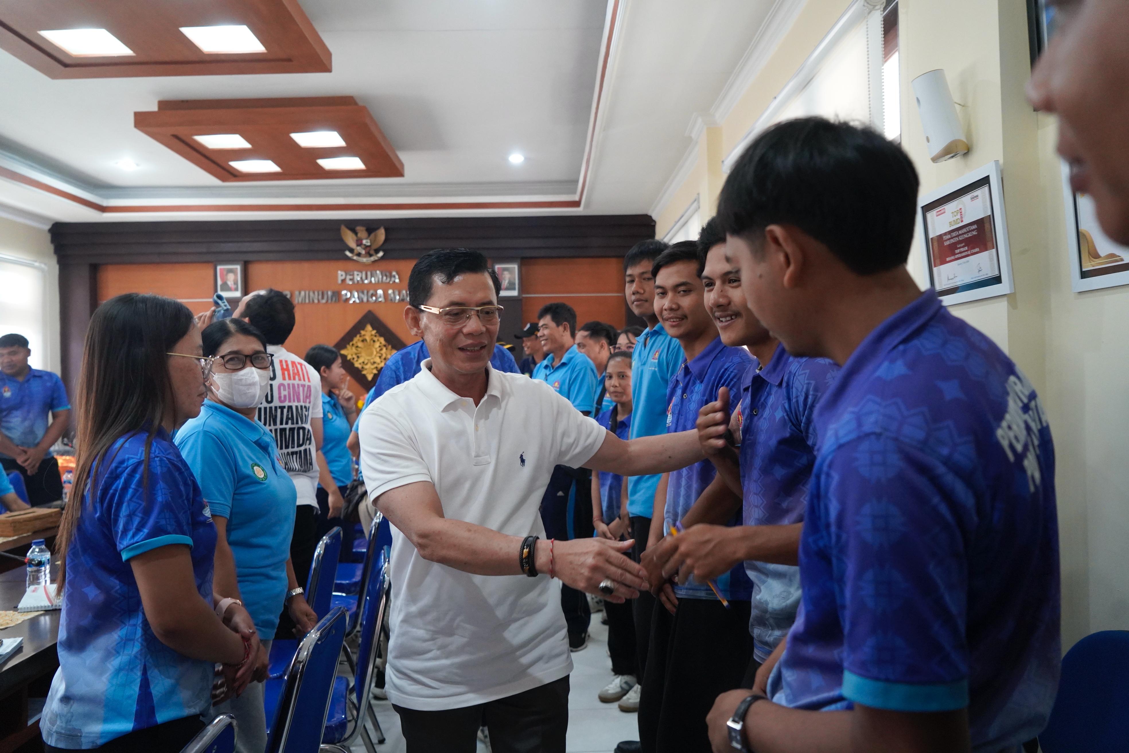 KLUNGKUNG, BALINEWS.ID – Pemerintah Kabupaten Klungkung terus berupaya memperkuat kualitas pelayanan dasar kepada masyarakat, khususnya dalam penyediaan air be…