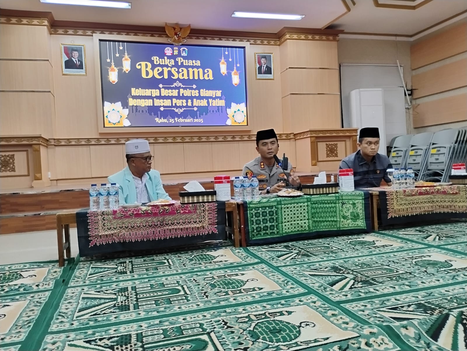 GIANYAR, BALINEWS.ID – Dalam suasana penuh kebersamaan di bulan suci Ramadan, Polres Gianyar menggelar kegiatan buka puasa bersama insan pers dan anak-anak yat…