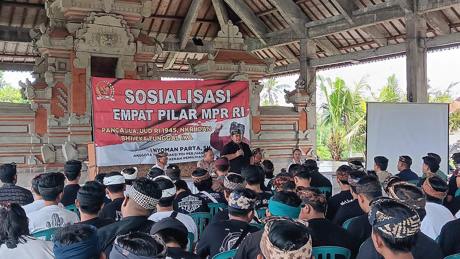 GIANYAR, BALINEWS.ID - Sosialisasi Empat Pilar MPR RI kembali digelar di Kabupaten Gianyar. Kegiatan yang menghadirkan anggota DPR RI Fraksi PDIP, I Nyoman Par…