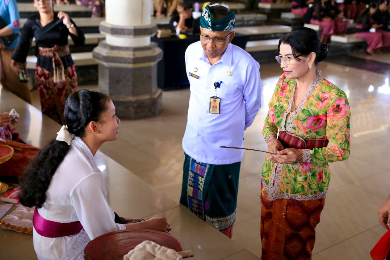 KLUNGKUNG, BALINEWS.ID – Pemerintah Kabupaten Klungkung resmi membuka Bulan Bahasa Bali VIII Tahun 2026 yang dipusatkan di Balai Budaya Ida Dewa Agung Istri Ka…