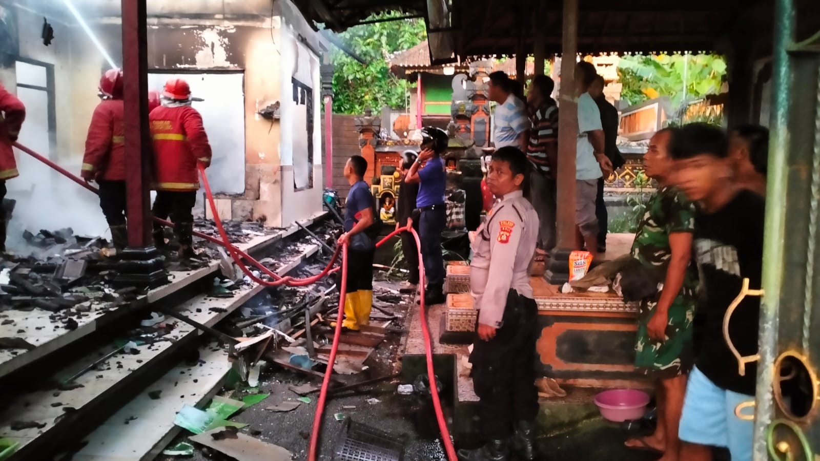 KLUNGKUNG, BALINEWS.ID – Peristiwa kebakaran melanda sebuah rumah milik warga di Dusun Buayang, Desa Gunaksa, Kecamatan Dawan, Kabupaten Klungkung, Rabu (4/2/2…