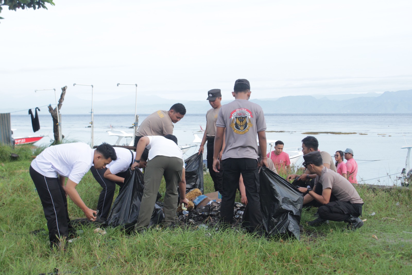 NUSA PENIDA, BALINEWS.ID – Kepolisian Sektor (Polsek) Nusa Penida menunjukkan komitmennya dalam mendukung pelestarian lingkungan dan keberlanjutan pariwisata d…