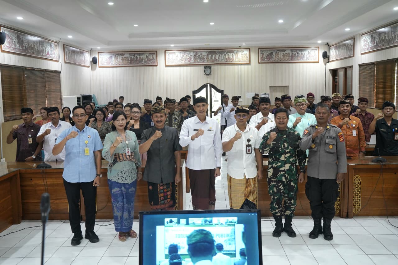KLUNGKUNG, BALINEWS.ID – Wakil Bupati Klungkung, Tjokorda Gde Surya Putra, mewakili Bupati Klungkung membuka Forum Konsultasi Publik Rancangan Awal Rencana Ker…