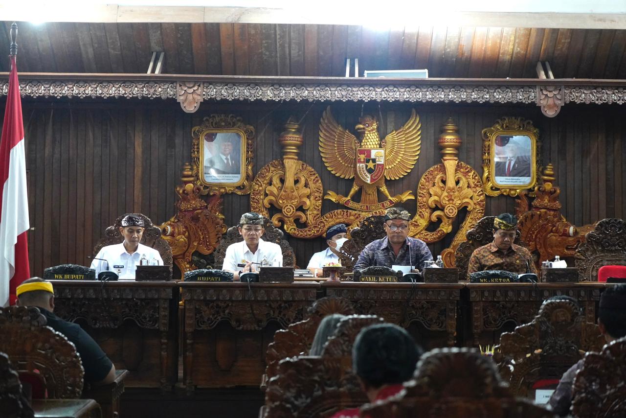 KLUNGKUNG, BALINEWS.ID — Dewan Perwakilan Rakyat Daerah (DPRD) Kabupaten Klungkung mengajukan dua Rancangan Peraturan Daerah (Ranperda) inisiatif dalam Rapat P…