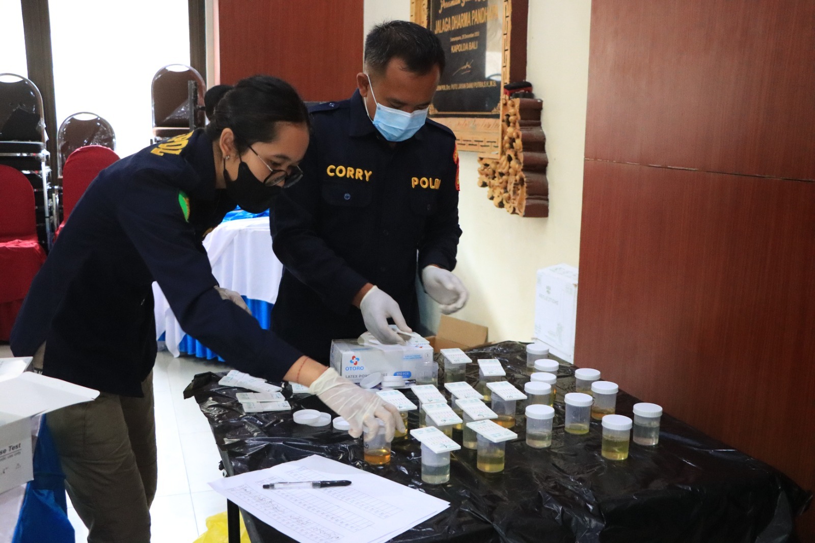 KLUNGKUNG, BALINEWS.ID – Polres Klungkung menegaskan komitmen menjaga integritas dan profesionalisme anggota dengan menggelar pemeriksaan urine terhadap Pejaba…