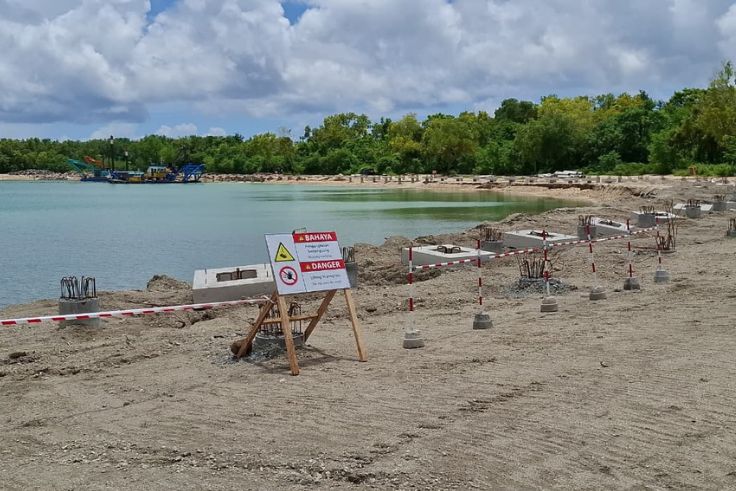 DENPASAR, BALINEWS.ID - Di tengah klaim bahwa seluruh perizinan telah “clear”, aktivitas pengurukan laut untuk proyek Marina Serangan justru memantik pertanyaa…