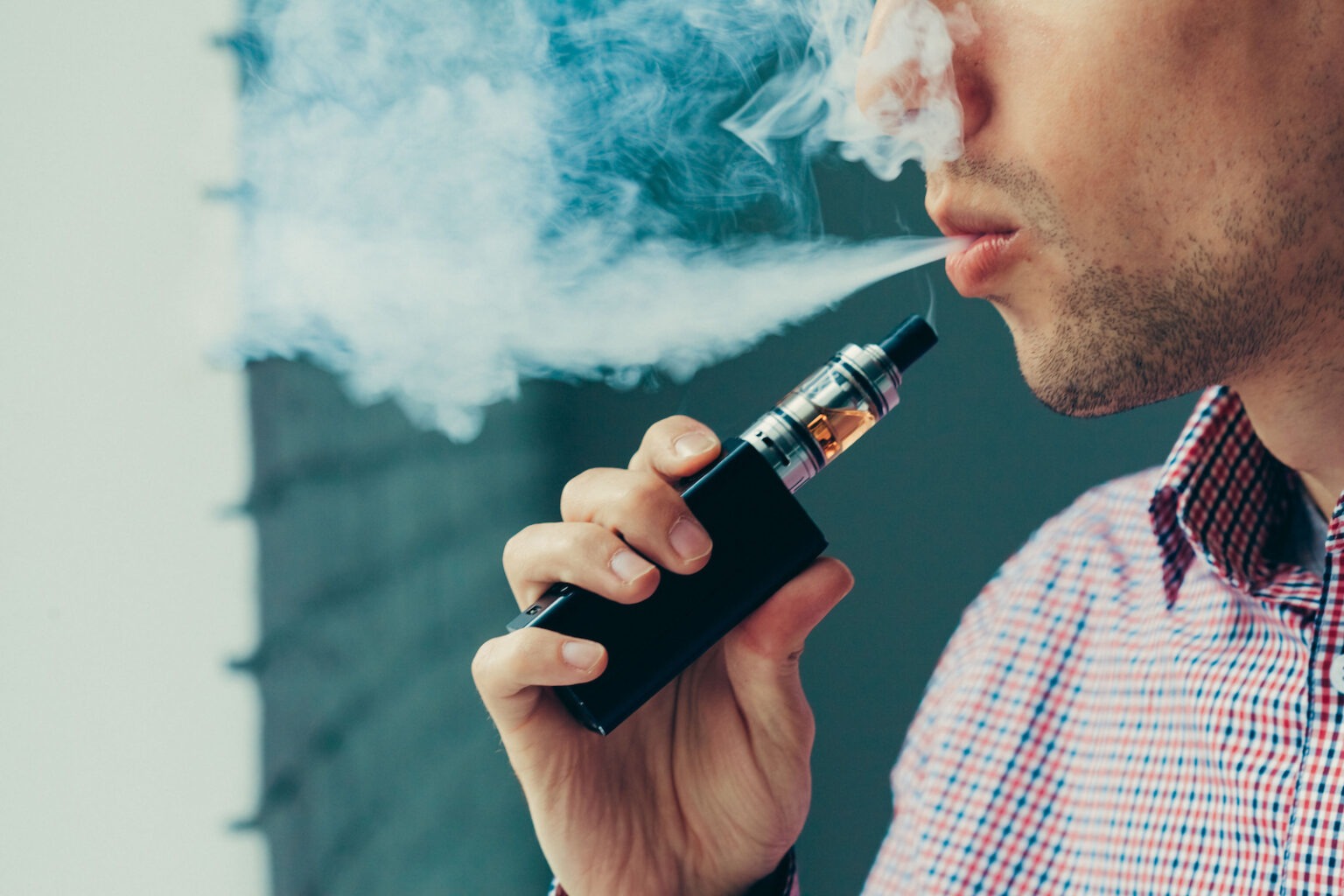 NASIONAL, BALINEWS.ID - Badan Narkotika Nasional Republik Indonesia (BNN RI) menemukan indikasi kuat penyalahgunaan rokok elektrik atau vape sebagai media kons…