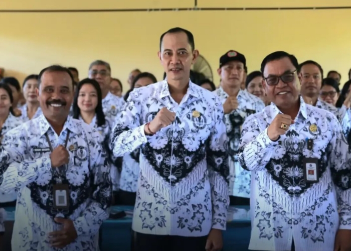 SEMARAPURA, BALINEWS.ID – Wakil Bupati Klungkung yang juga Ketua PGRI Klungkung, Tjokorda Gde Surya Putra, melantik pengurus PGRI Cabang Banjarangkan masa bakt…