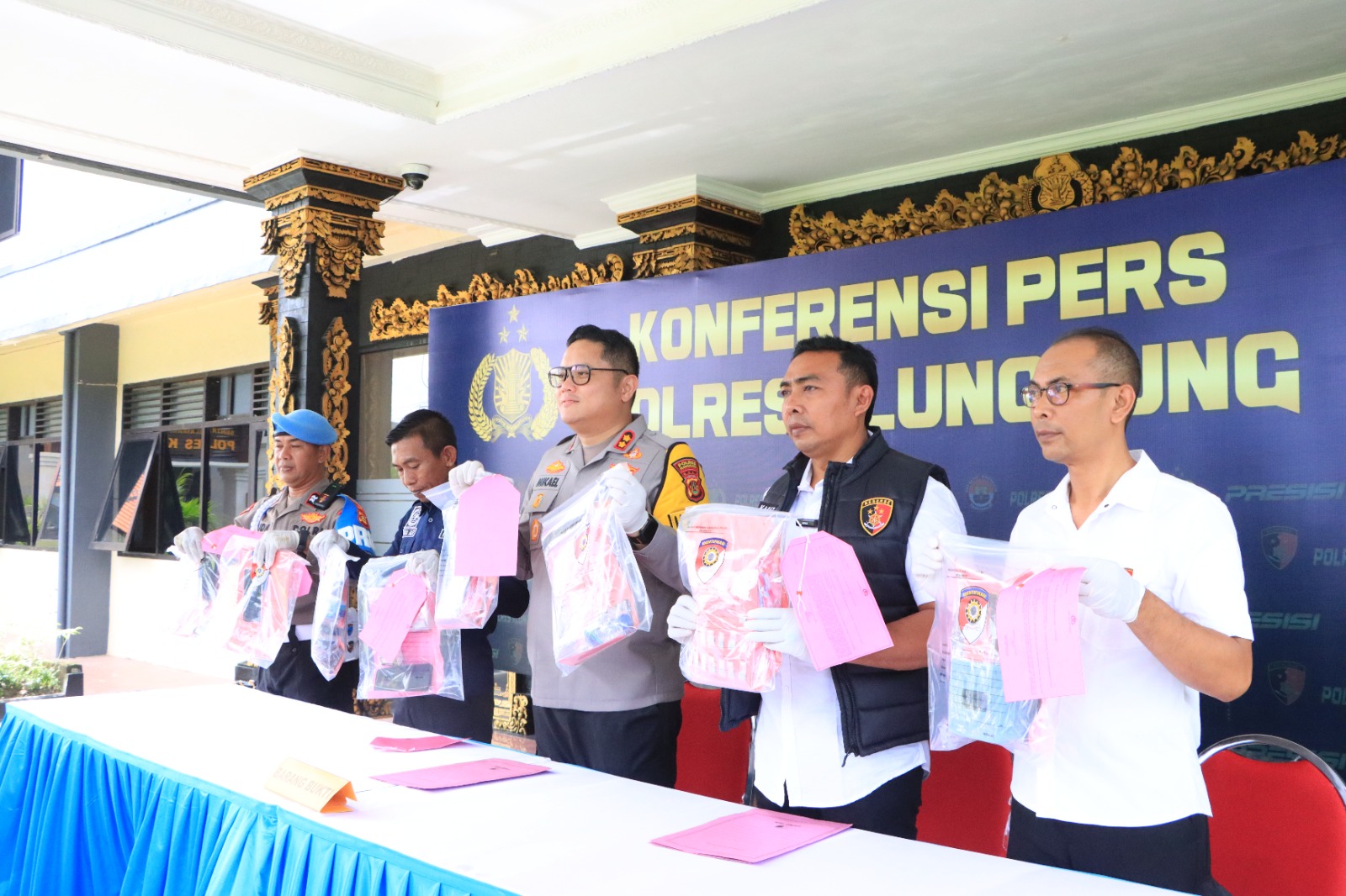 SEMARAPURA, BALINEWS.ID – Satuan Reserse Narkoba Polres Klungkung berhasil mengungkap sejumlah kasus peredaran narkotika di wilayah Kabupaten Klungkung selama …