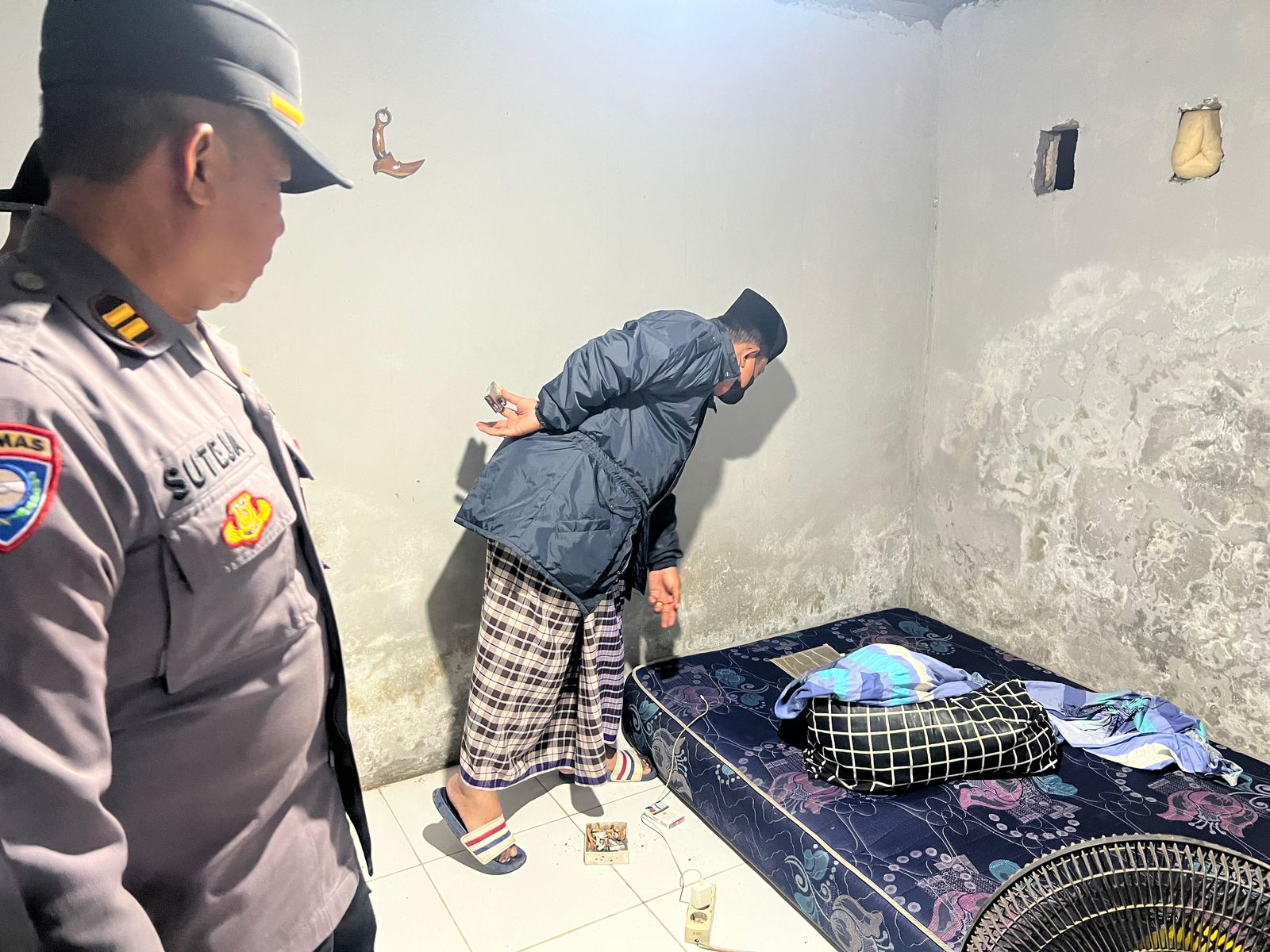 NUSA PENIDA, BALINEWS.ID – Seorang pria asal Lombok Barat, Nusa Tenggara Barat (NTB), ditemukan meninggal dunia diduga akibat bunuh diri di sebuah toko banguna…