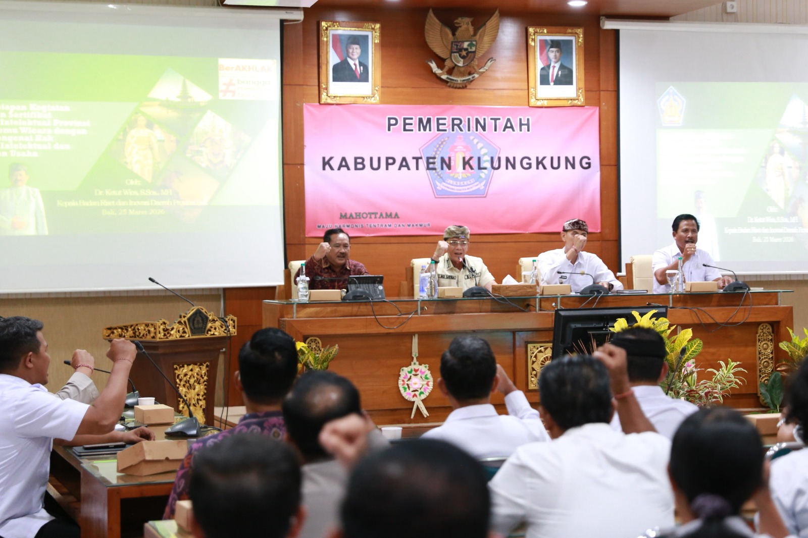 SEMARAPURA, BALINEWS.ID – Kabupaten Klungkung ditunjuk sebagai tuan rumah penyerahan Sertifikat Hak Kekayaan Intelektual (HAKI) tingkat Provinsi Bali tahun 202…