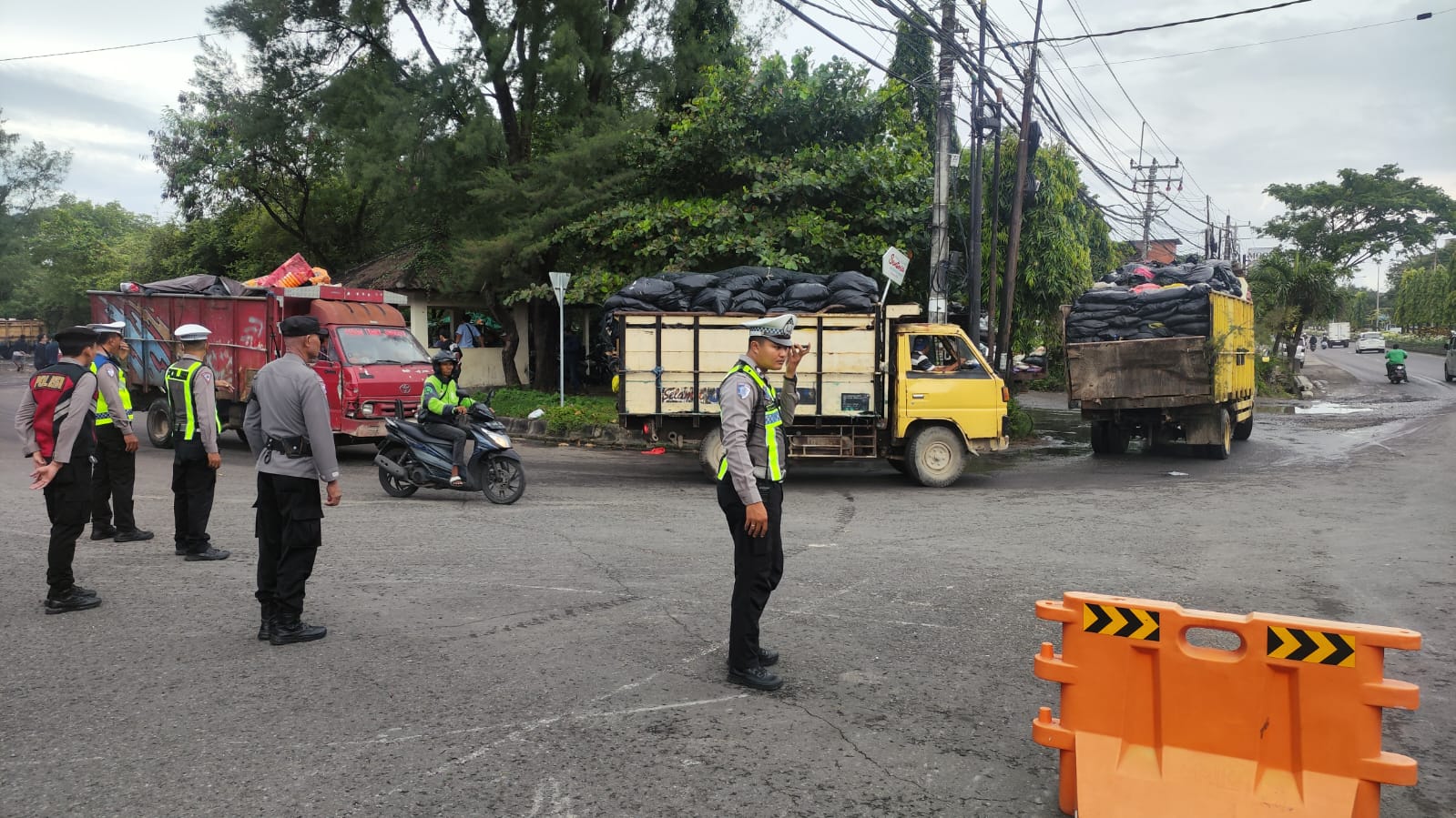 DENPASAR, BALINEWS.ID – Aktivitas pembuangan sampah di Tempat Pembuangan Akhir (TPA) Suwung, Denpasar Selatan, kembali berjalan pada Senin (2/3/2026) pagi. Pem…