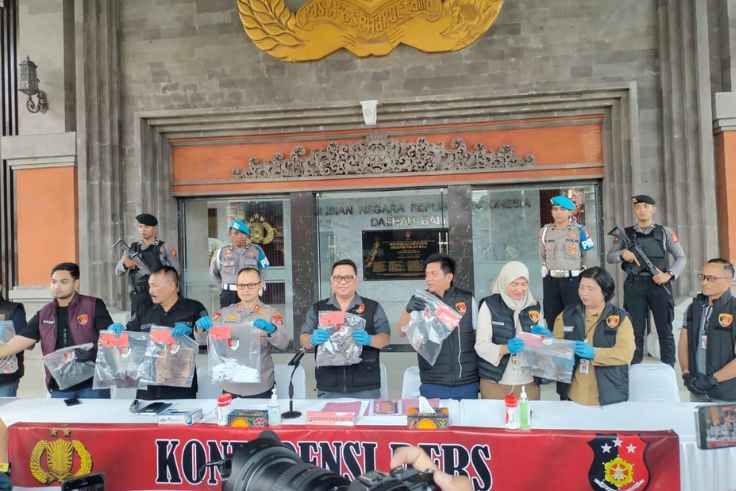 DENPASAR, BALINEWS.ID – Polda Bali bersama Polres Badung berhasil mengungkap identitas dua pelaku pembunuhan terhadap warga negara Belanda berinisial RP (49) d…