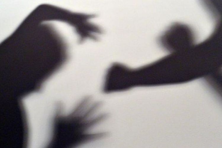 DENPASAR, BALINEWS.ID – Aksi penganiayaan sempat viral di media sosial terjadi di Jalan Buluh Indah, Gang 8, Banjar Kerta Sari, Desa Pemecutan Kaja, Denpasar U…