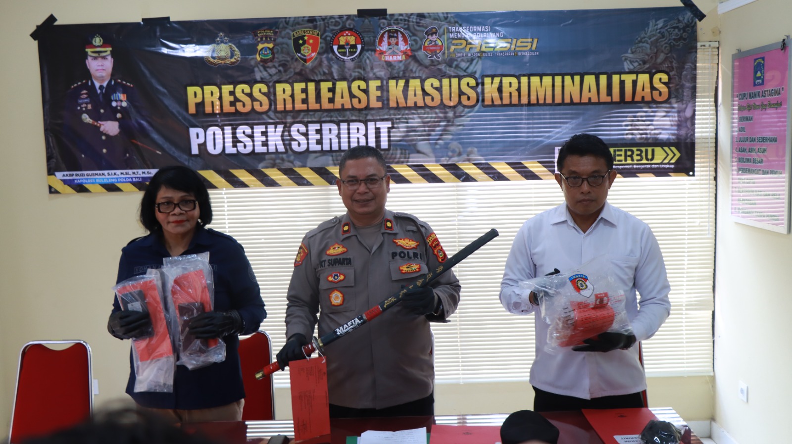 SINGARAJA, BALINEWS.ID – Kasus penebasan yang terjadi saat Hari Suci Nyepi di wilayah Seririt, Kabupaten Buleleng, berujung proses hukum. Pelaku berinisial Kom…