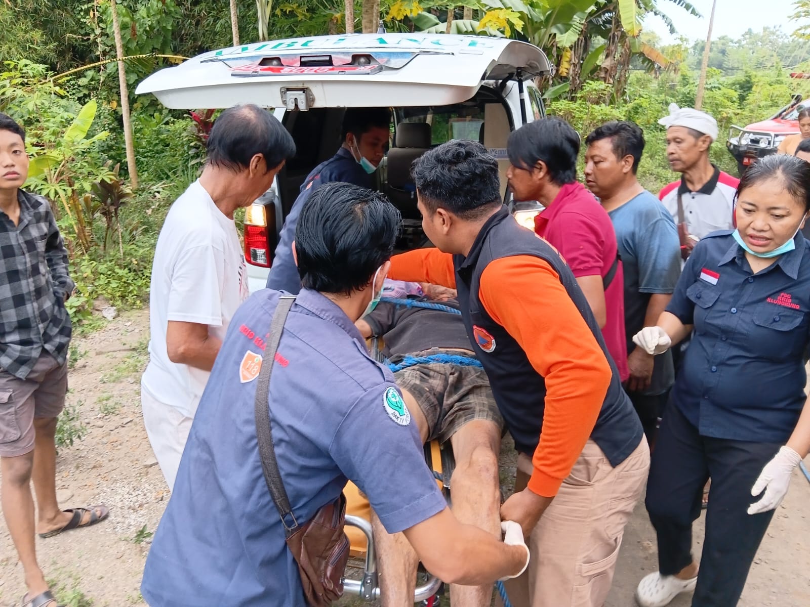 KLUNGKUNG, BALINEWS.ID – Seorang lanjut usia dilaporkan mengalami kecelakaan setelah terpeleset di tebing pinggiran Tukad Jinah, Desa Takmung, Kecamatan Klungk…
