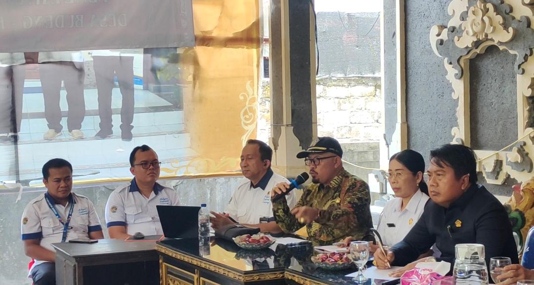 JEMBRANA, BALINEWS.ID - Inspeksi mendadak (sidak) Panitia Khusus Tata Ruang, Aset, dan Perizinan (Pansus TRAP) DPRD Bali di Kantor Desa Budeng, Kecamatan Jembr…