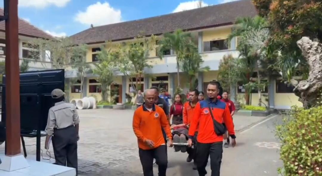 GIANYAR, BALINEWS.ID – Dalam rangka memperingati Hari Kesiapsiagaan Bencana 2026, BPBD Kabupaten Gianyar menggelar simulasi kebencanaan terpadu yang melibatkan…