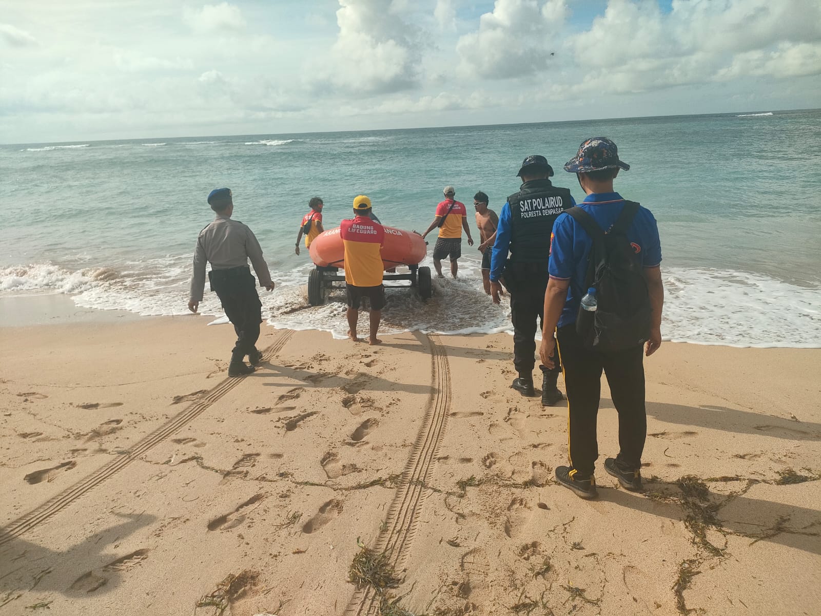 BADUNG, BALINEWS.ID – Seorang warga negara asing (WNA) asal Serbia, Sinisa Bilanovic (58), ditemukan meninggal dunia dalam kondisi mengapung di perairan Pantai…