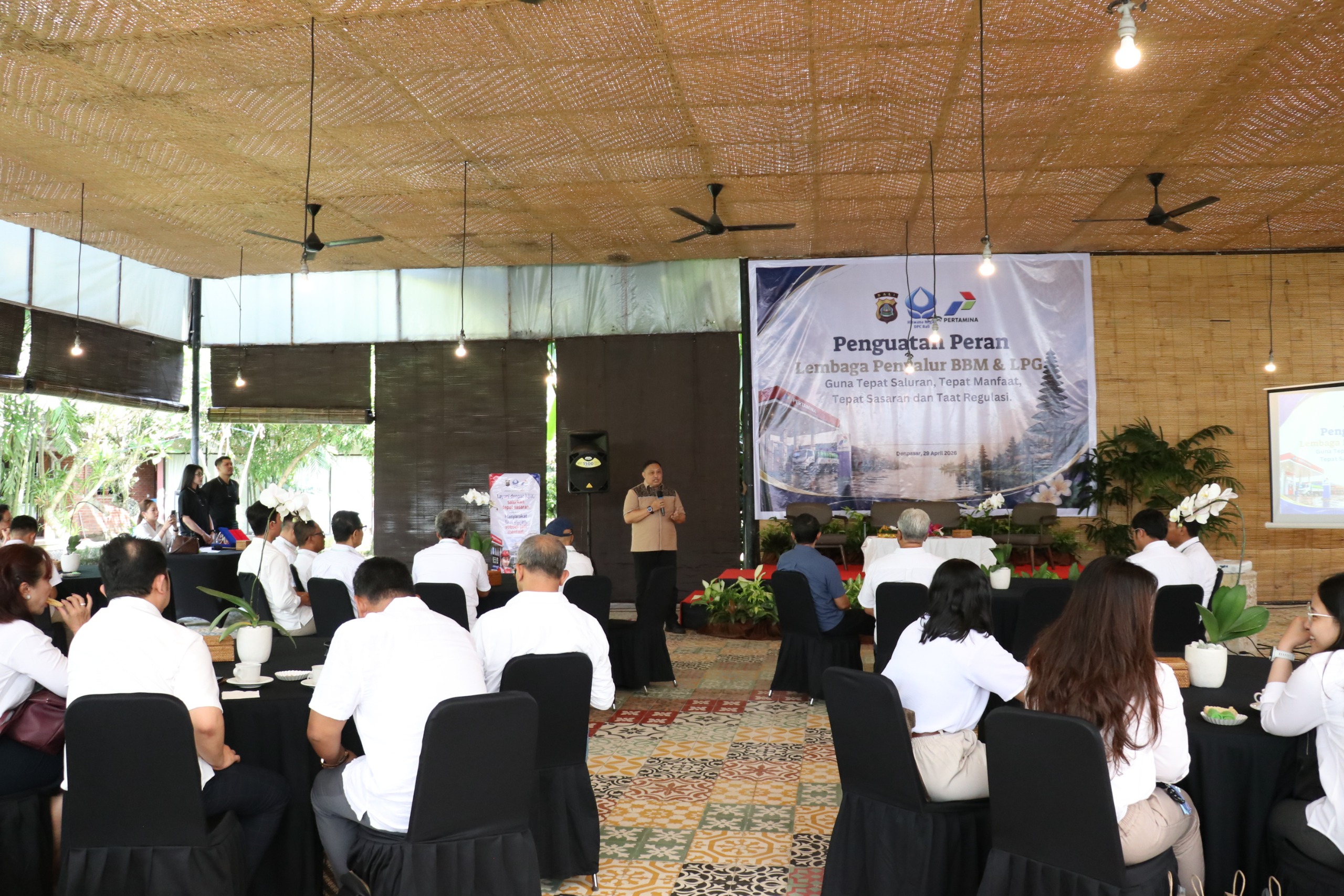 DENPASAR, BALINEWS.ID – Polda Bali melalui Direktorat Intelkam memperkuat pengawasan distribusi bahan bakar minyak (BBM) dan liquefied petroleum gas (LPG) deng…