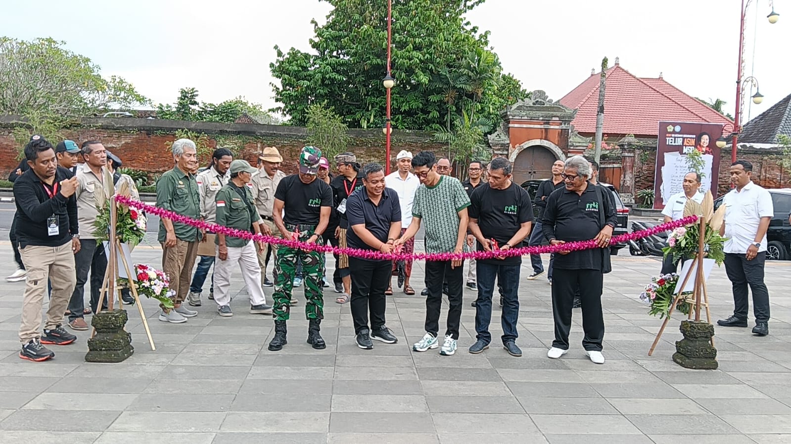 GIANYAR, BALINEWS.ID - Pameran Nasional (Pamnas) Bonsai Gianyar 2026 resmi dibuka oleh Sekretaris Daerah Kabupaten Gianyar, I Gusti Bagus Adi Widhya Utama, di …