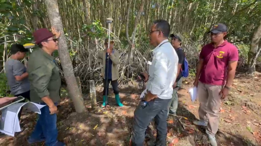 JEMBRANA, BALINEWS.ID – Kejaksaan Tinggi (Kejati) Bali melakukan pengecekan langsung terhadap lahan tukar guling mangrove milik PT Bali Turtle Island Developme…