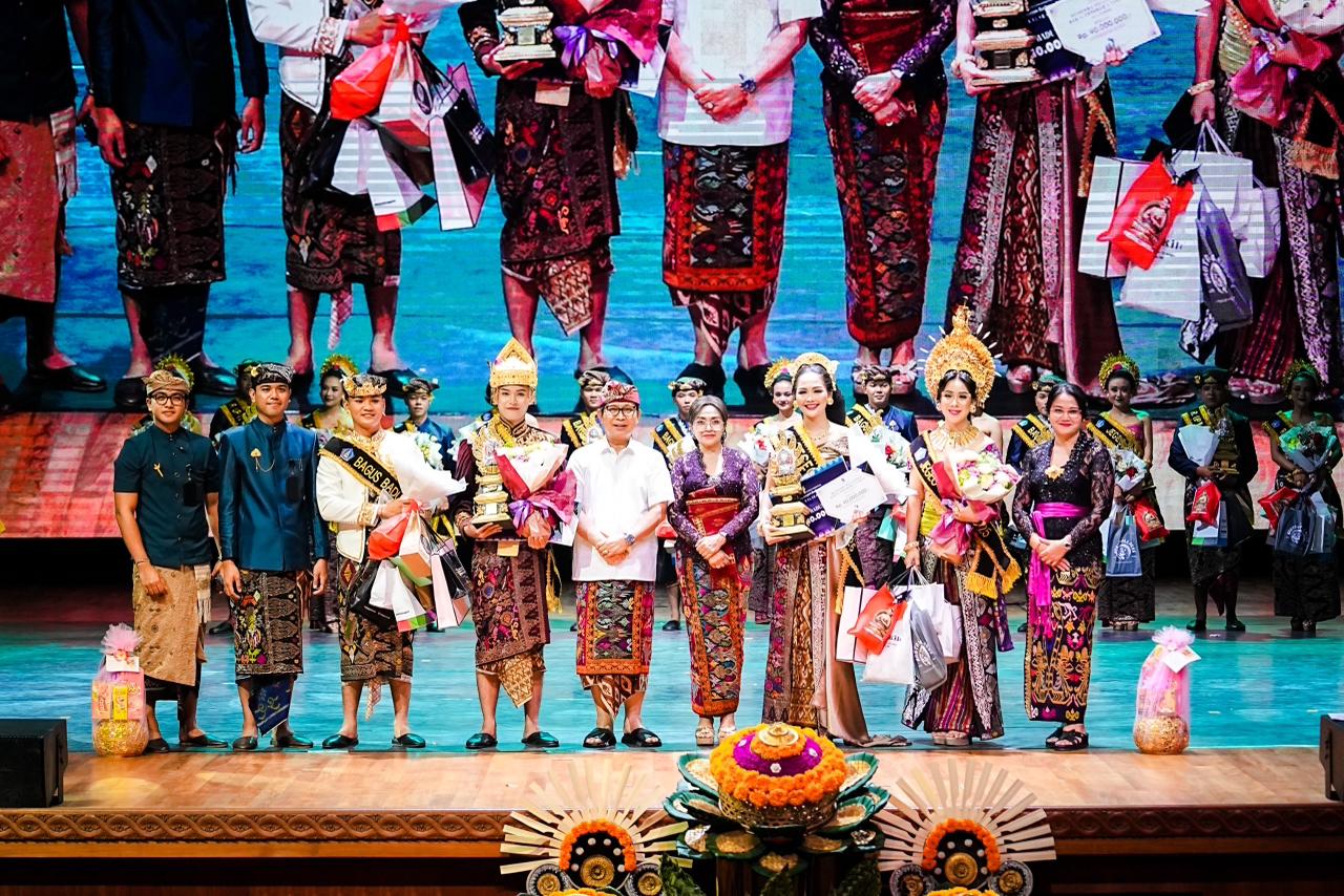 BADUNG, BALINEWS.ID - Malam puncak Grand Final Pemilihan Duta Pariwisata Jegeg Bagus Badung 2026 berlangsung meriah di Balai Budaya Giri Nata Mandala, Pusat Pe…