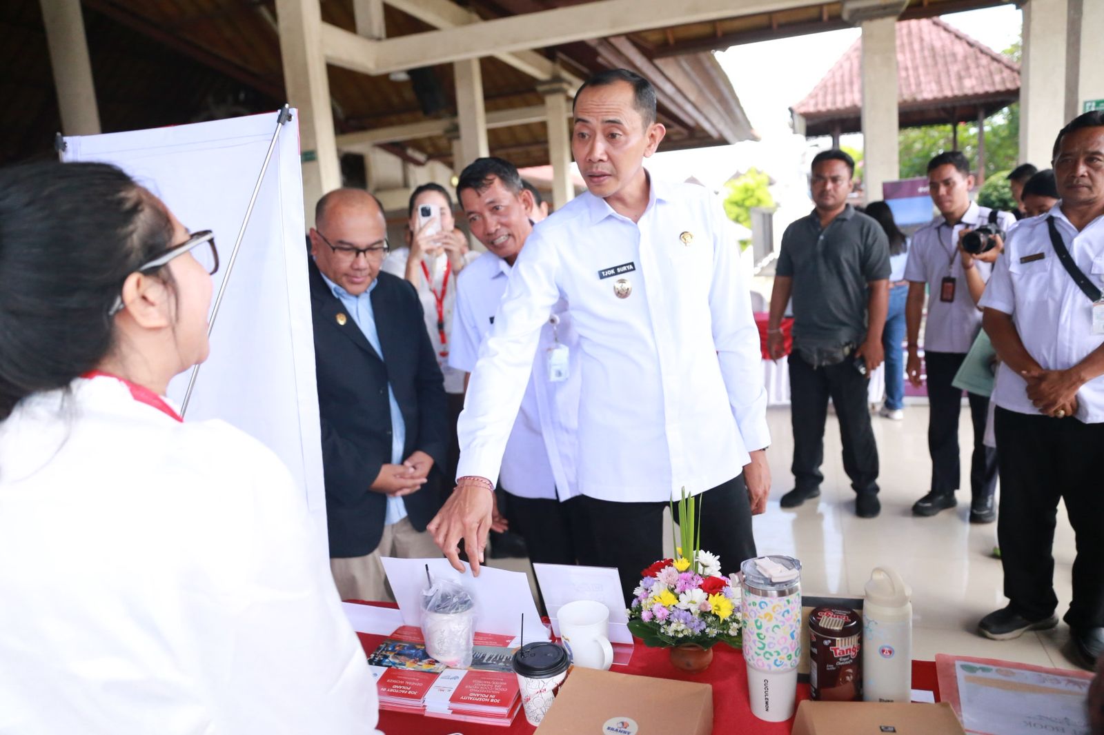 SEMARAPURA, BALINEWS.ID – Upaya memperluas kesempatan kerja bagi masyarakat terus diperkuat Pemerintah Kabupaten Klungkung melalui penyelenggaraan Festival Kar…