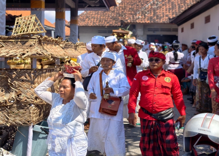 KLUNGKUNG, BALINEWS.ID – Maha Semaya Warga Pande (MSWP) Kabupaten Klungkung kembali memfasilitasi pelaksanaan upacara yadnya secara massal guna membantu mering…