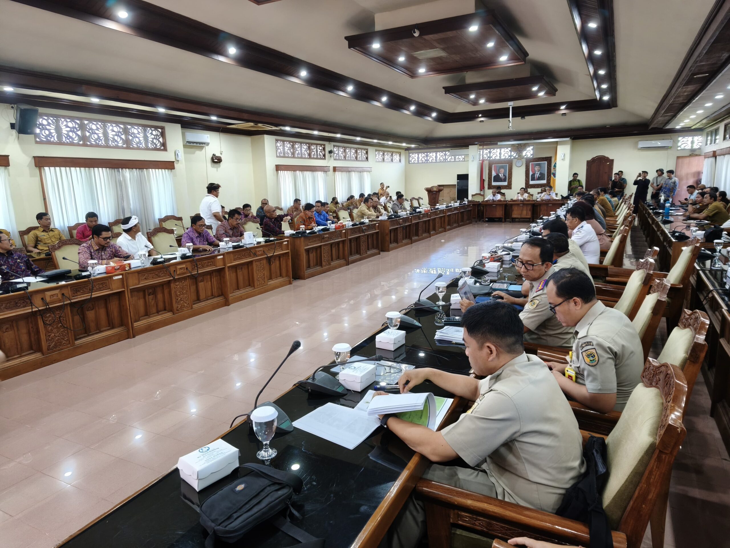 DENPASAR, BALINEWS.ID — Rapat Dengar Pendapat (RDP) Panitia Khusus (Pansus) Tata Ruang, Aset, dan Perizinan (TRAP) DPRD Provinsi Bali terkait proyek Kawasan Ek…