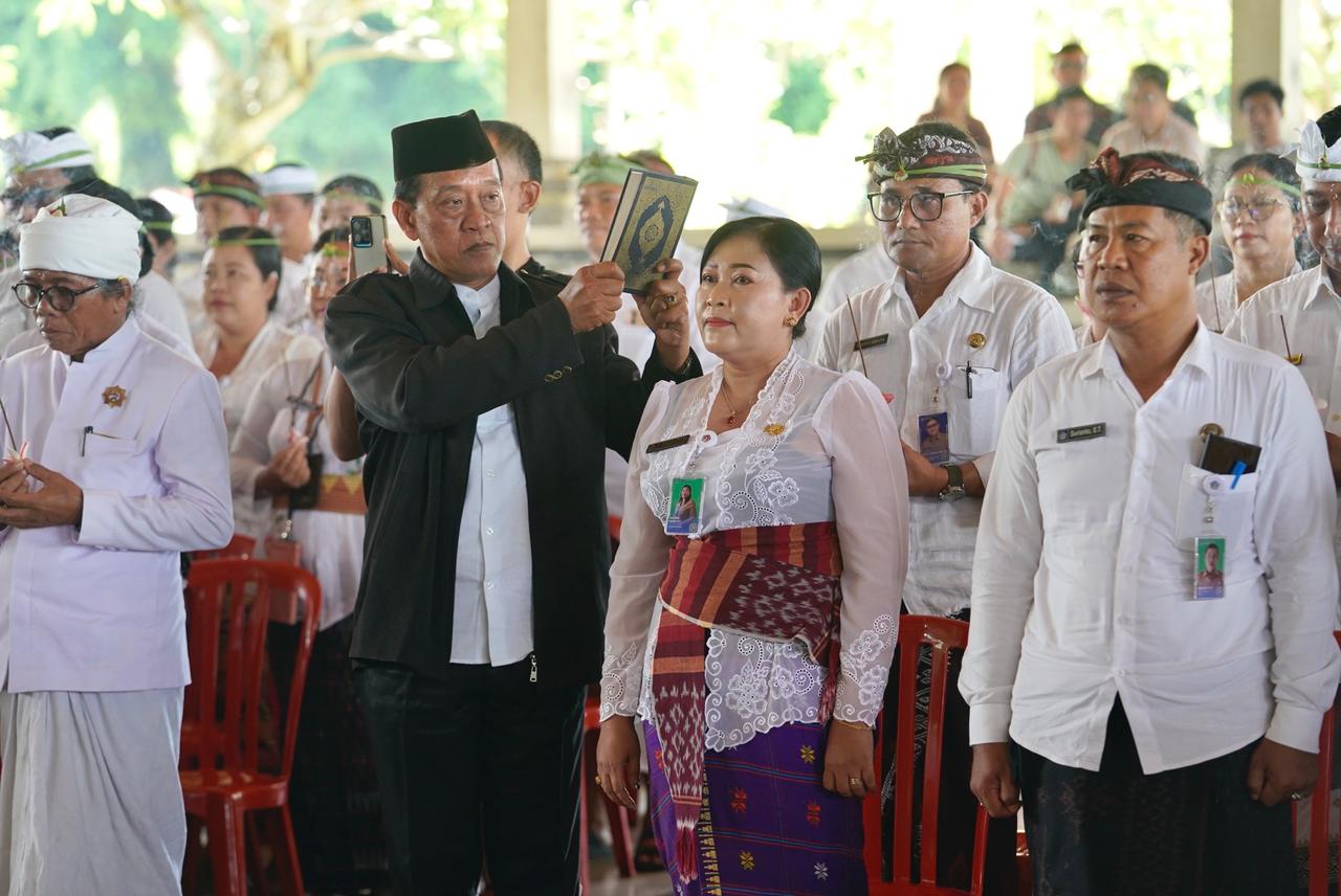 KLUNGKUNG, BALINEWS.ID – Bupati Klungkung I Made Satria melantik dan mengambil sumpah jabatan sebanyak 132 pejabat di lingkungan Pemerintah Kabupaten Klungkung…