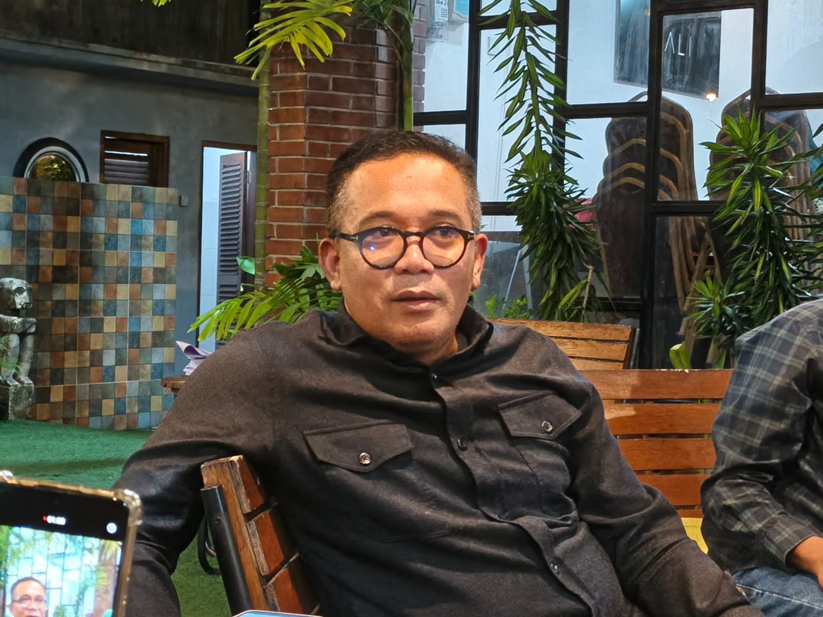 DENPASAR, BALINEWS.ID - Wakil Ketua Badan Legislasi (Baleg) DPR RI Ahmad Iman Sukri mengungkapkan bahwa Rancangan Undang-Undang (RUU) Masyarakat Adat tak kunju…