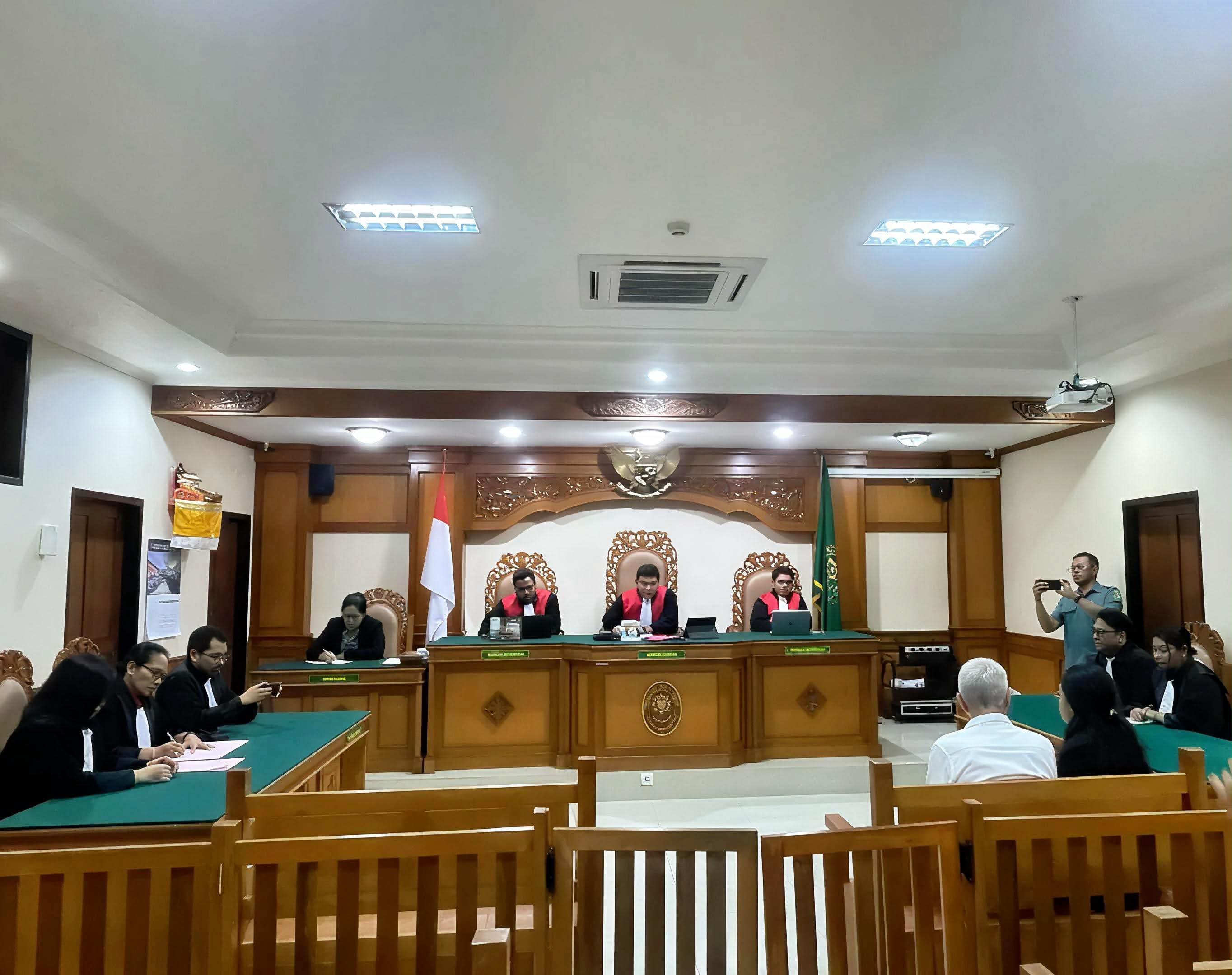 GIANYAR, BALINEWS.ID – Majelis Hakim Pengadilan Negeri Gianyar menjatuhkan vonis dua tahun penjara terhadap warga negara Islandia, Valur Blomsterberg (66), dal…