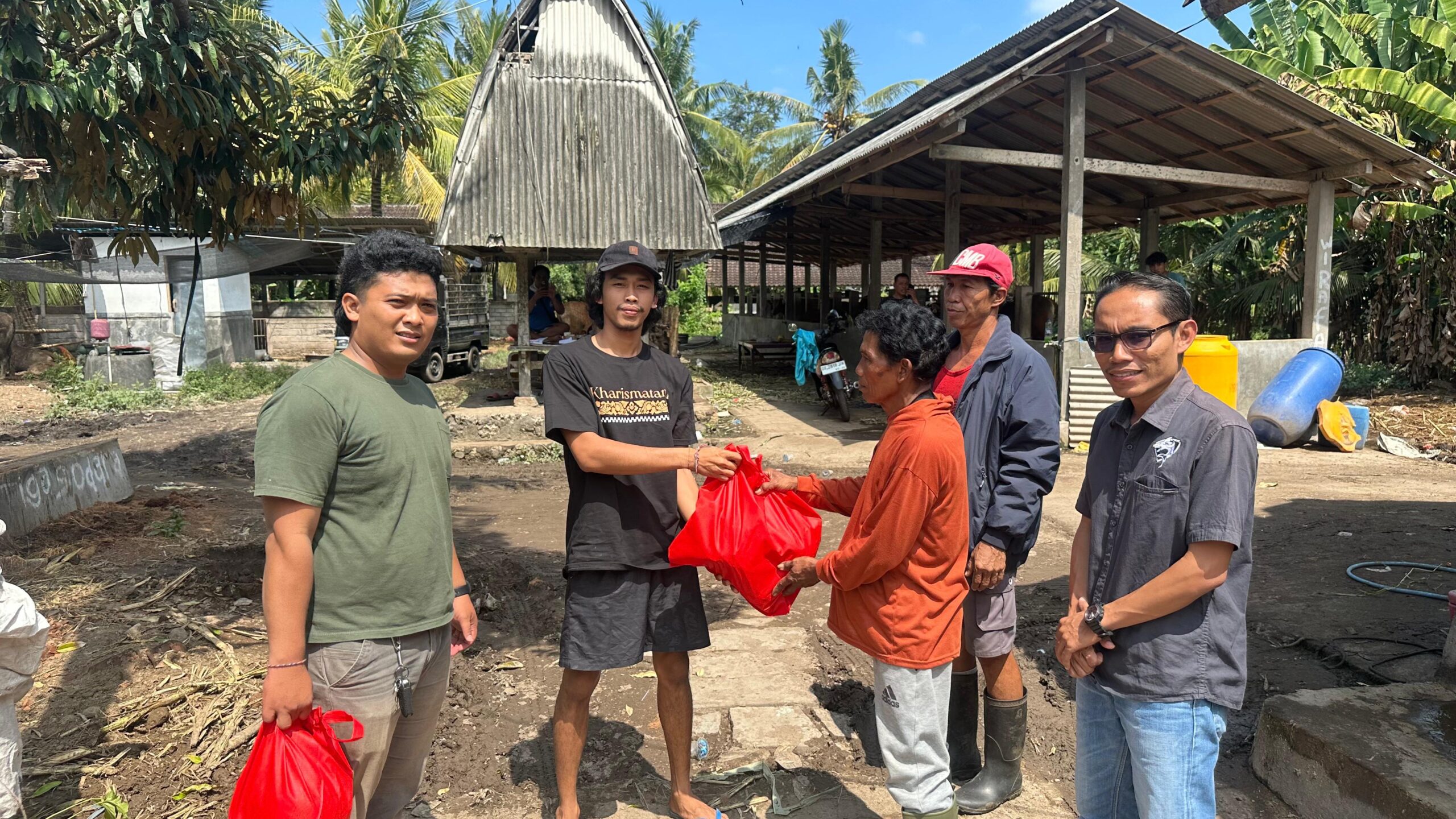 DENPASAR, BALINEWS.ID – Polda Bali melalui Subdit II Ditintelkam menggelar kegiatan bakti sosial dengan menyalurkan paket sembako kepada para peternak dan pela…