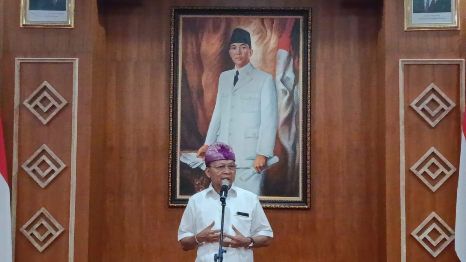 DENPASAR, BALINEWS.ID – Gubernur Bali Wayan Koster menyebut mayoritas wisatawan asing yang membayar Pungutan Wisatawan Asing (PWA) atau tourist levy telah mela…