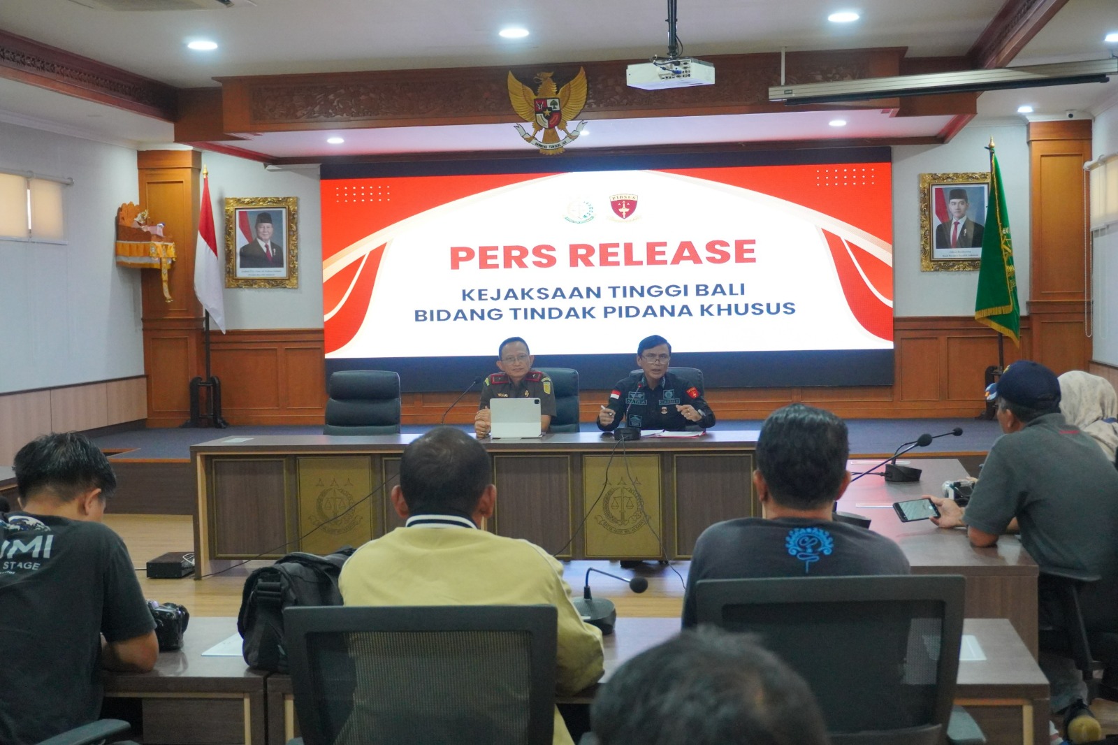 DENPASAR, BALINEWS.ID – Penyidik Kejaksaan Tinggi Bali menetapkan tujuh orang sebagai tersangka dalam kasus dugaan tindak pidana korupsi penyaluran Kredit Usah…