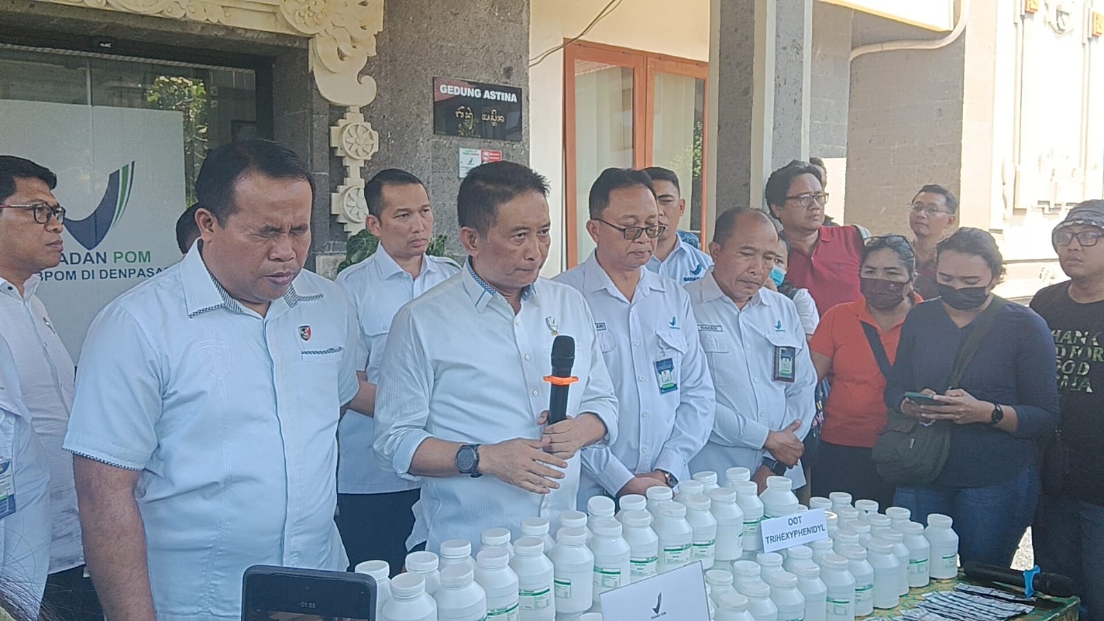DENPASAR, BALINEWS.ID – Badan Pengawas Obat dan Makanan Republik Indonesia melalui Balai Besar POM di Denpasar membongkar jaringan peredaran ilegal Obat-Obat T…