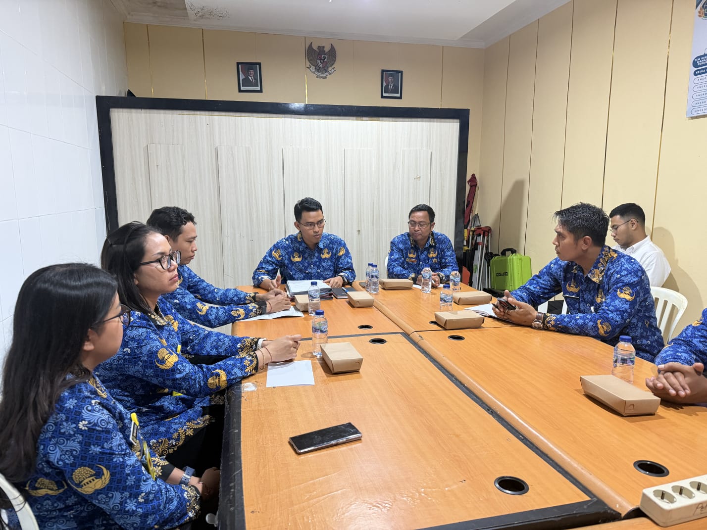 KLUNGKUNG, BALINEWS.ID – Kantor Pertanahan Kabupaten Klungkung melalui Seksi Penataan dan Pemberdayaan menggelar rapat koordinasi terkait Persetujuan Kesesuaia…