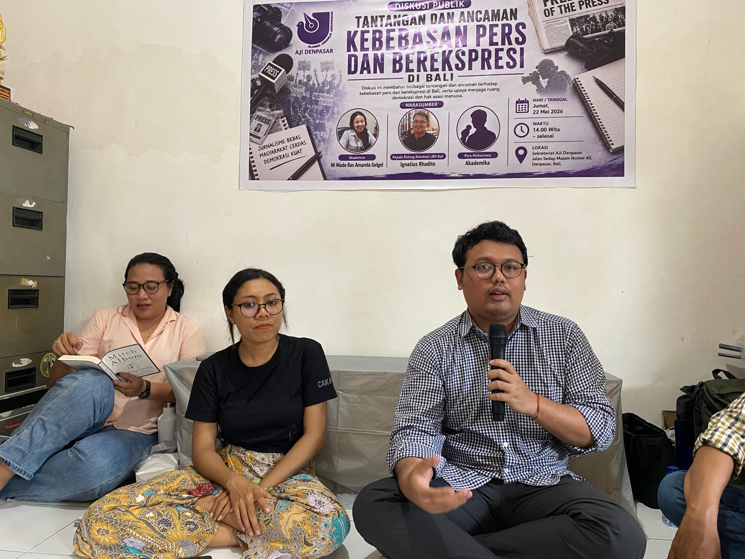 DENPASAR, BALINEWS.ID – Aliansi Jurnalis Independen (AJI) Denpasar menggelar diskusi publik bertajuk “Tantangan dan Ancaman Kebebasan Pers dan Berekspresi di B…