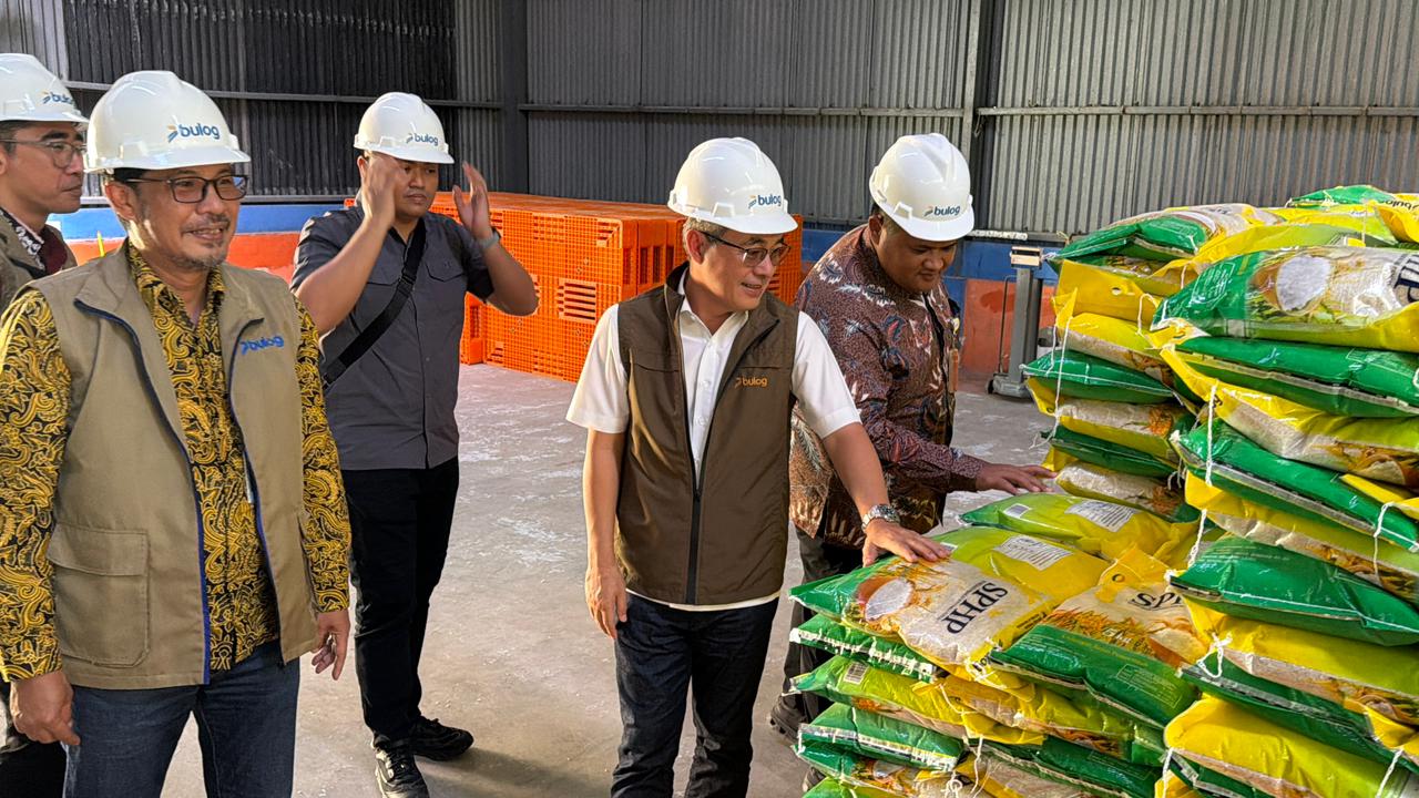 BULELENG, BALINEWS.ID – Perum BULOG memastikan ketahanan pangan di Bali tetap aman menjelang Hari Besar Keagamaan Nasional (HBKN) Idul Adha dan Hari Raya Galun…